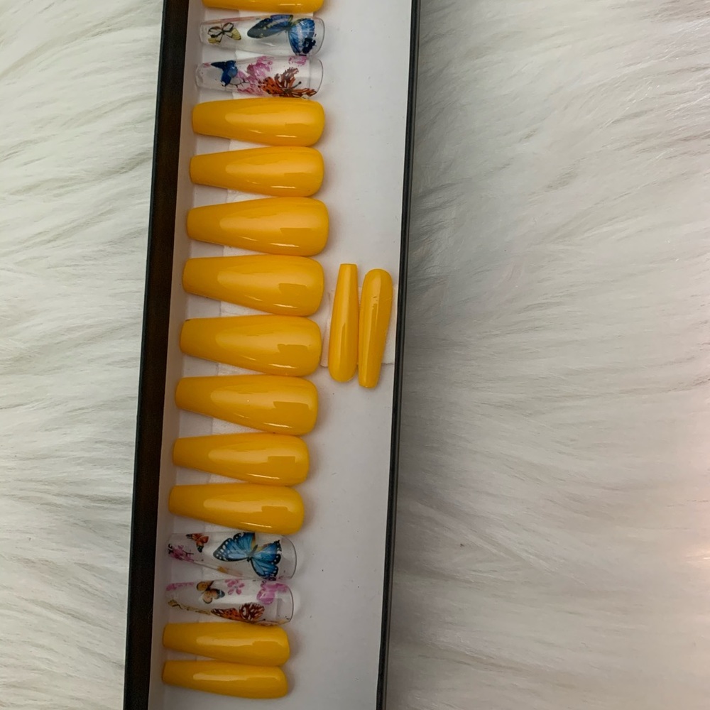 Yellow butterfly press on nails